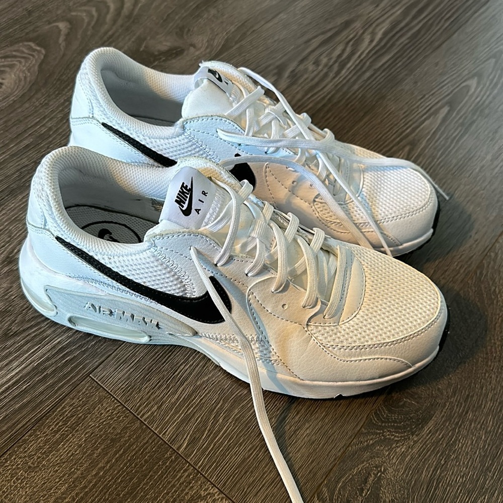 Women’s 9.5 Nike Air Max